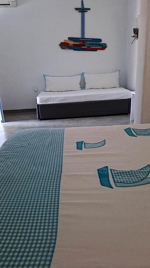 Amfitriti Serifos Livadi  Buitenkant foto