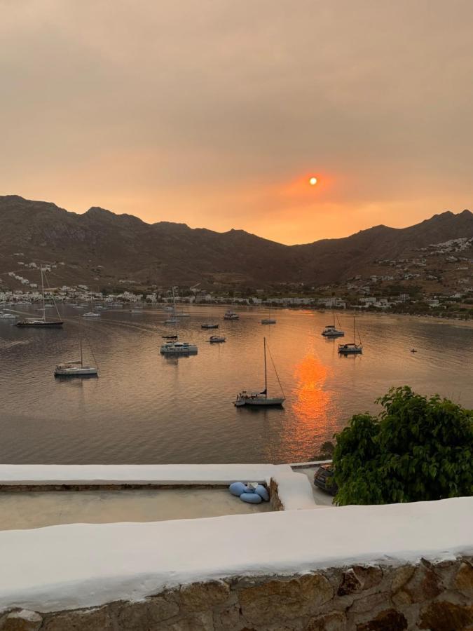 Amfitriti Serifos Livadi  Buitenkant foto