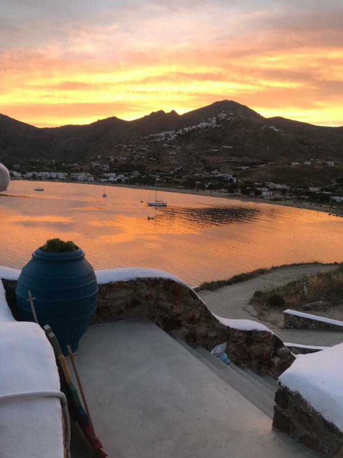 Amfitriti Serifos Livadi  Buitenkant foto