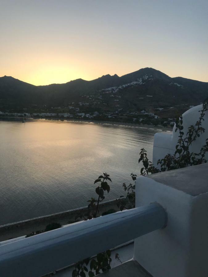Amfitriti Serifos Livadi  Buitenkant foto