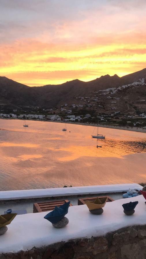 Amfitriti Serifos Livadi  Buitenkant foto